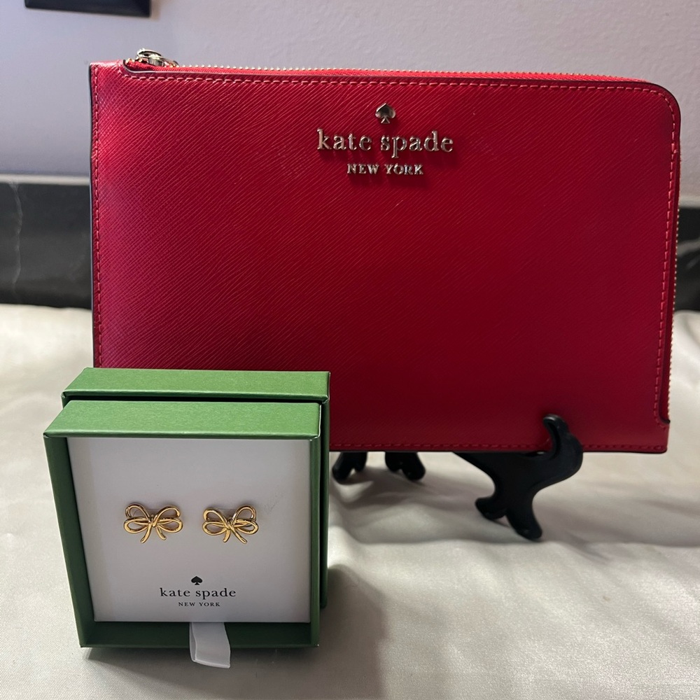 Kate spade wristlet nwot and Kate spade earrings nwt